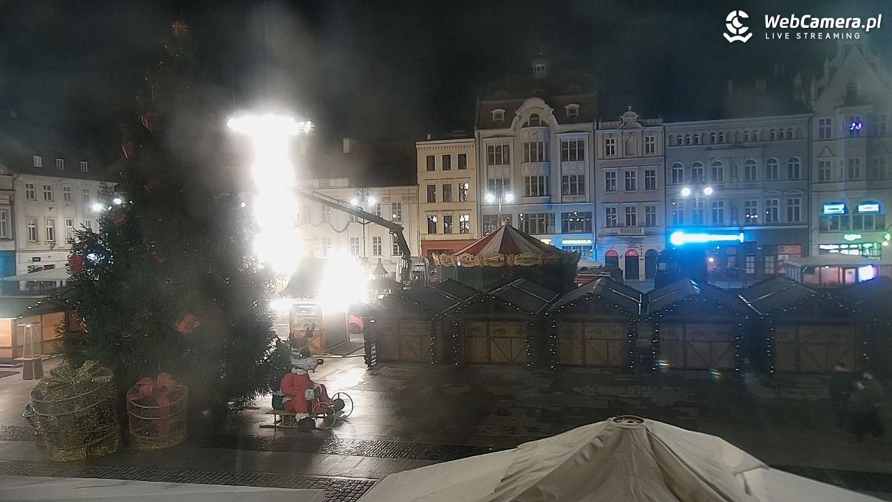 Bydgoszcz - widok na Rynek - 20 listopad 2024, 20:41