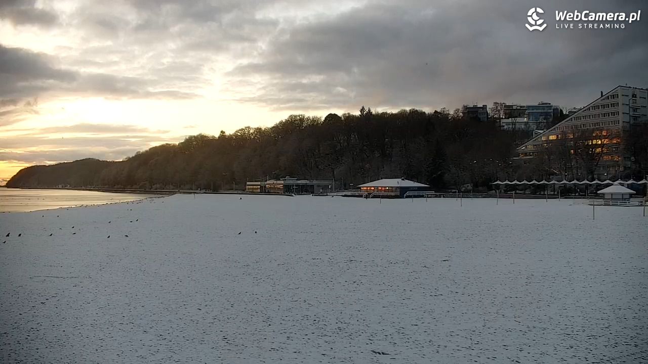 GDYNIA - widok na plażę i marinę - 21 listopad 2024, 07:22