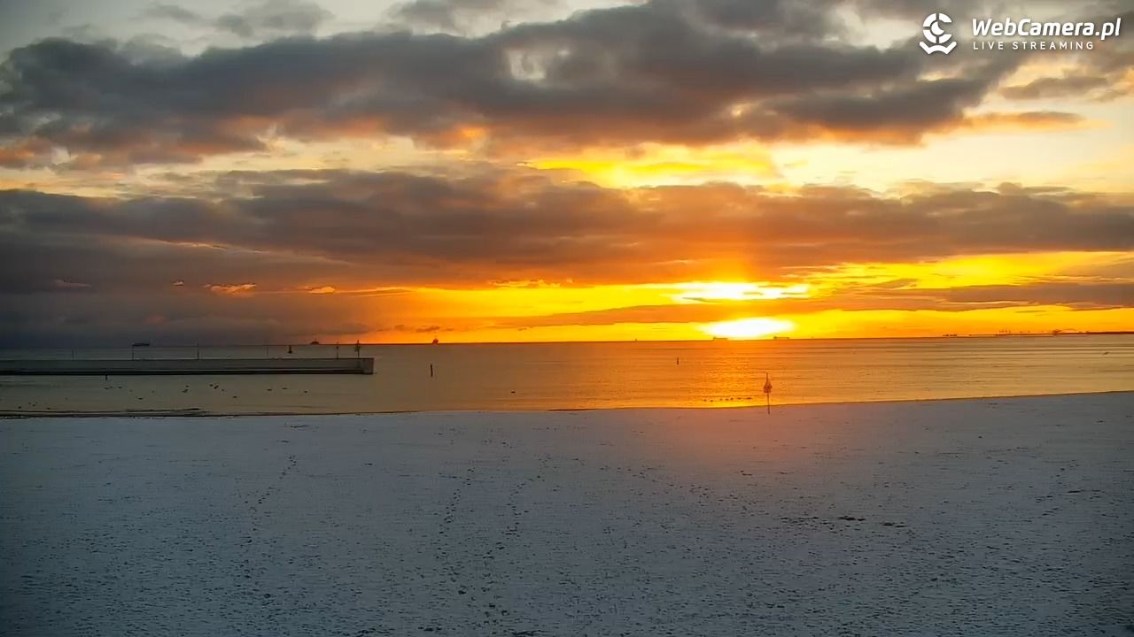 GDYNIA - widok na plażę i marinę - 21 listopad 2024, 07:43