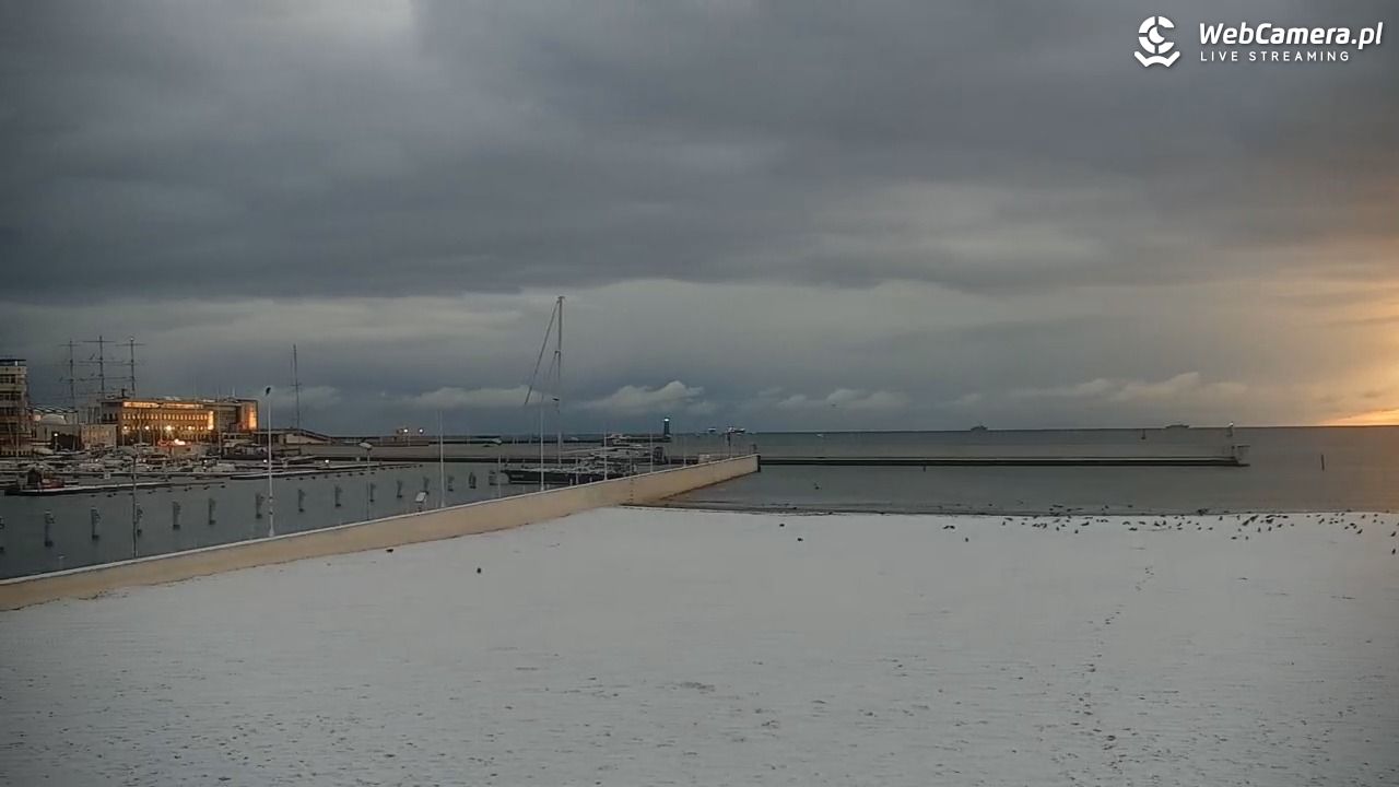 GDYNIA - widok na plażę i marinę - 21 listopad 2024, 07:17