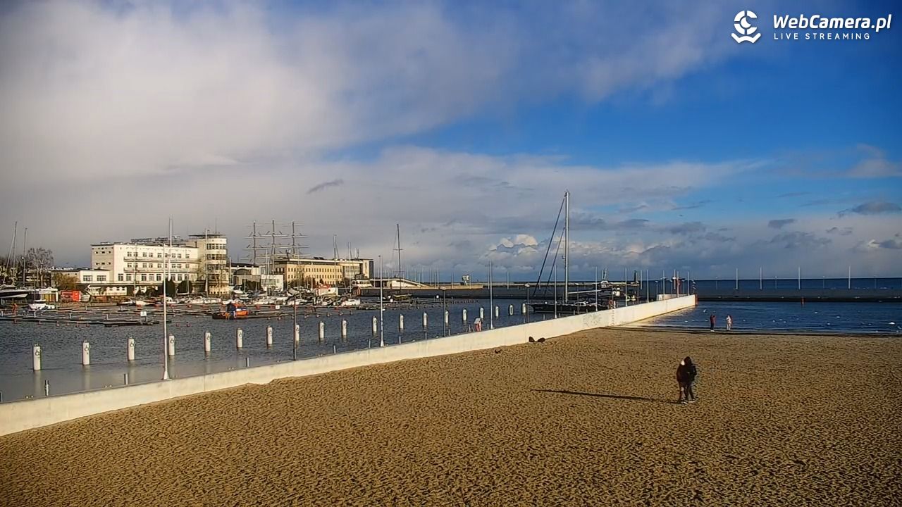 GDYNIA - widok na plażę i marinę - 21 listopad 2024, 12:59