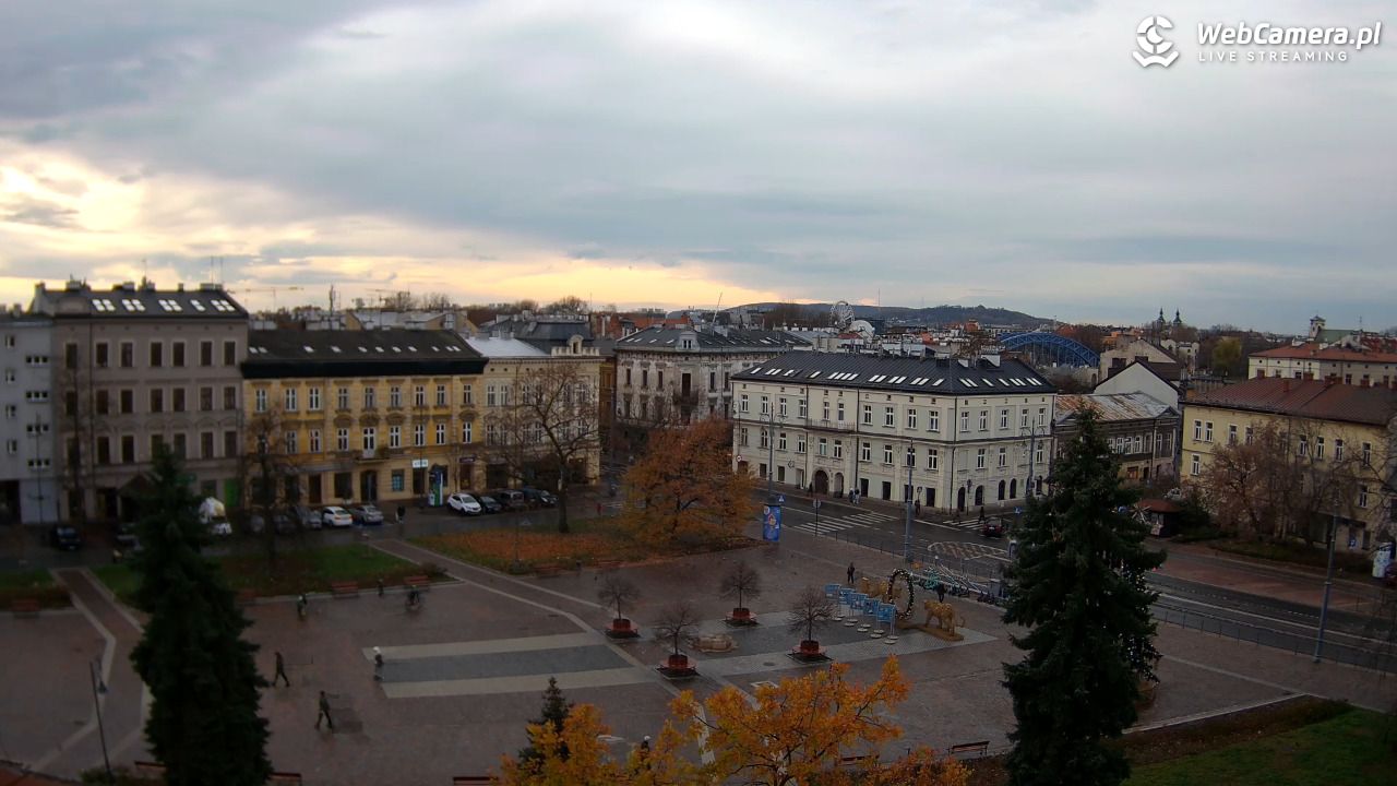 Kraków - widok na rynek Podgórski - 19 listopad 2024, 13:49