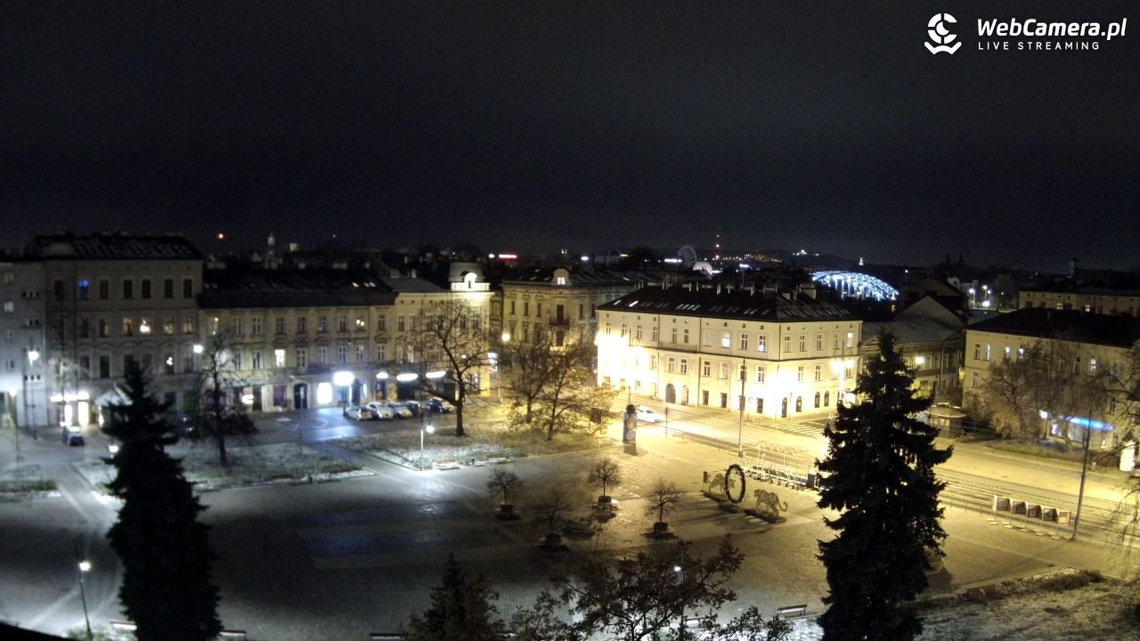 Kraków - widok na rynek Podgórski - 21 listopad 2024, 23:43