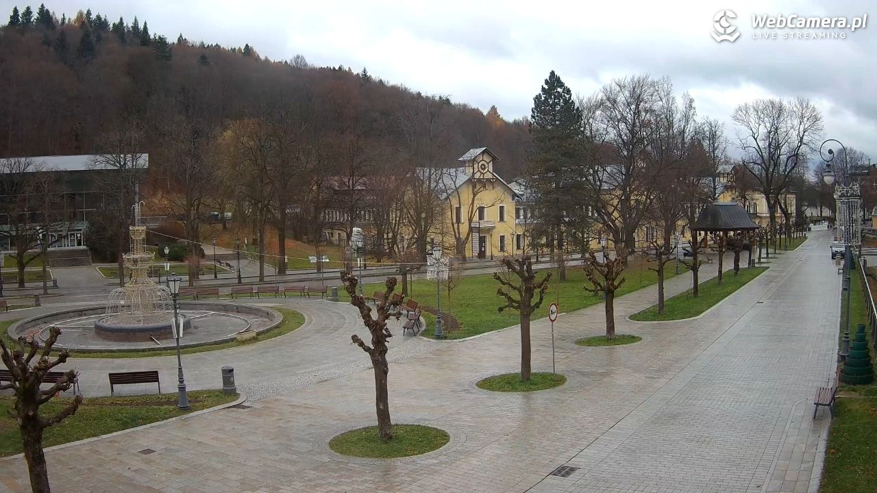 Krynica-Zdrój - widok na deptak - 20 listopad 2024, 08:05