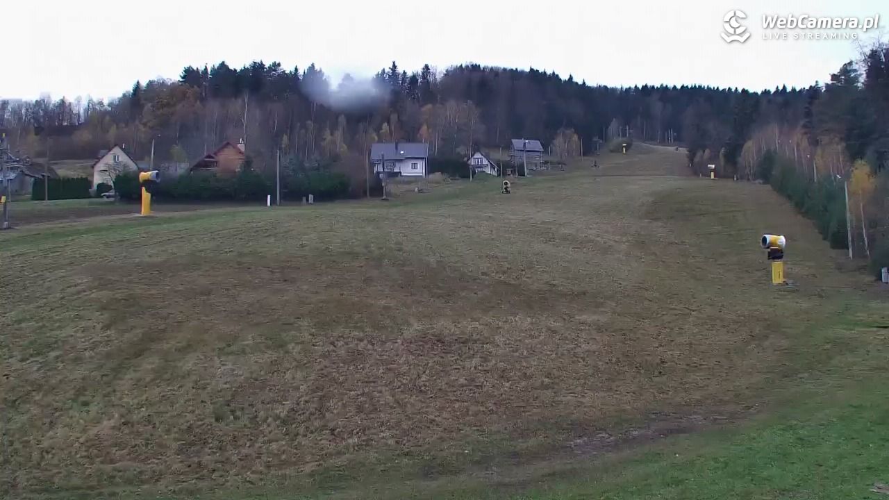 Laskowa-ski - widok z dolnej stacji - 18 listopad 2024, 12:37