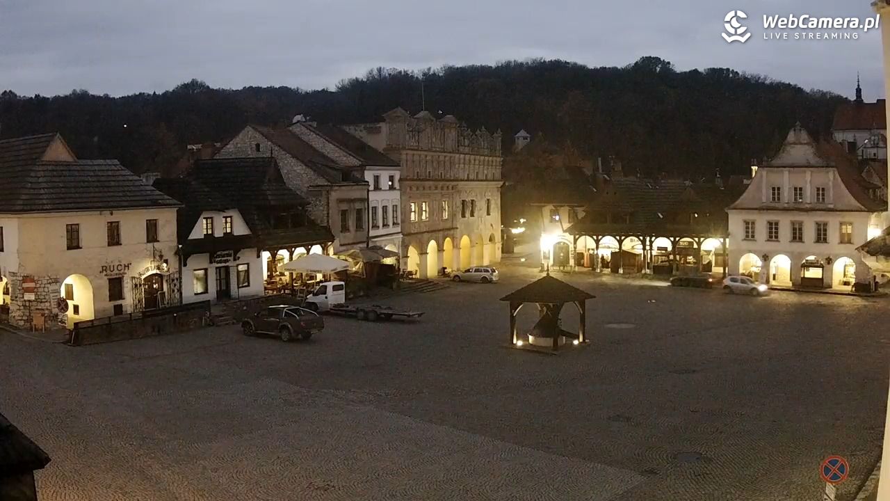 Kazimierz Dolny - widok na Rynek - 20 listopad 2024, 16:02