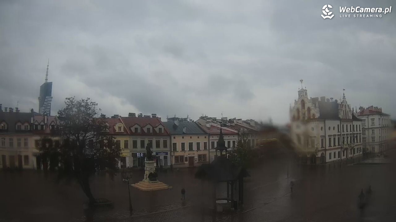 Rzeszów - Stary Rynek i Ratusz - 20 listopad 2024, 10:04