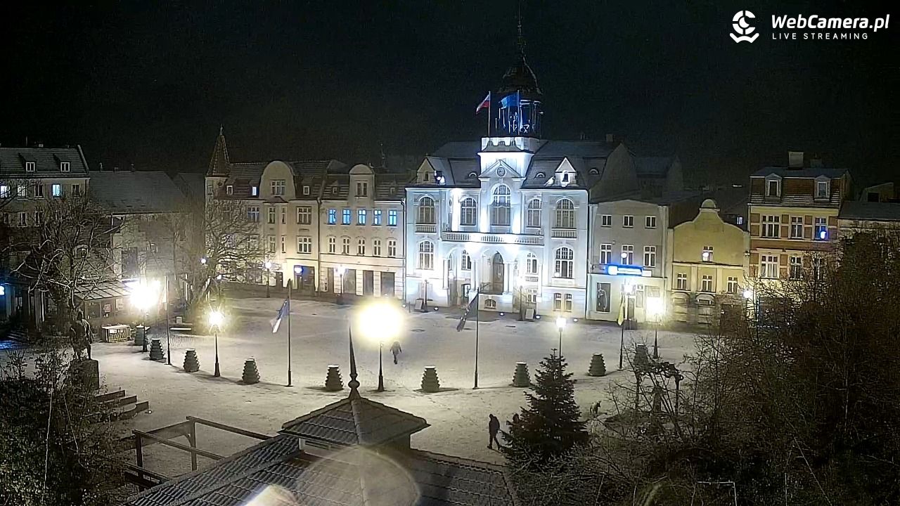 Wejherowo - widok na rynek - 20 listopad 2024, 20:54