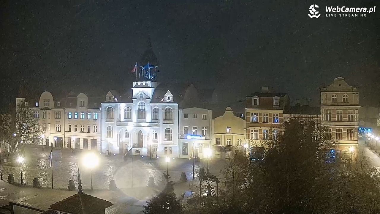 Wejherowo - widok na rynek - 20 listopad 2024, 20:21