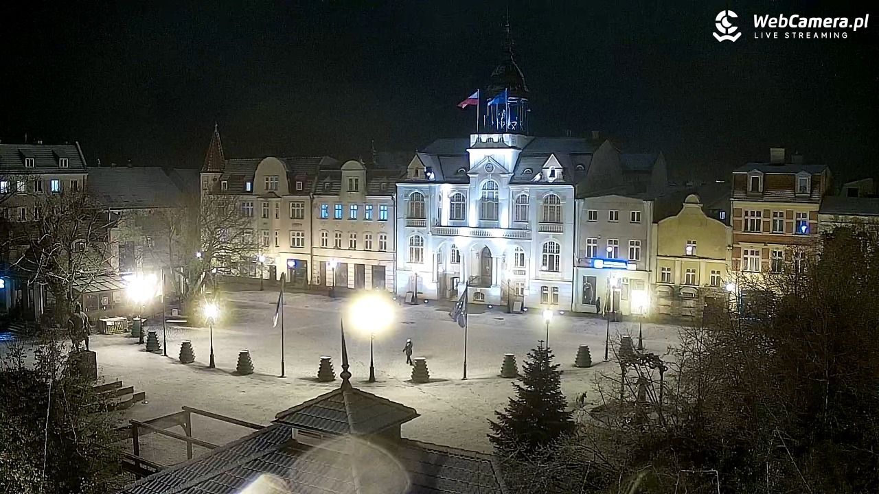 Wejherowo - widok na rynek - 20 listopad 2024, 20:54