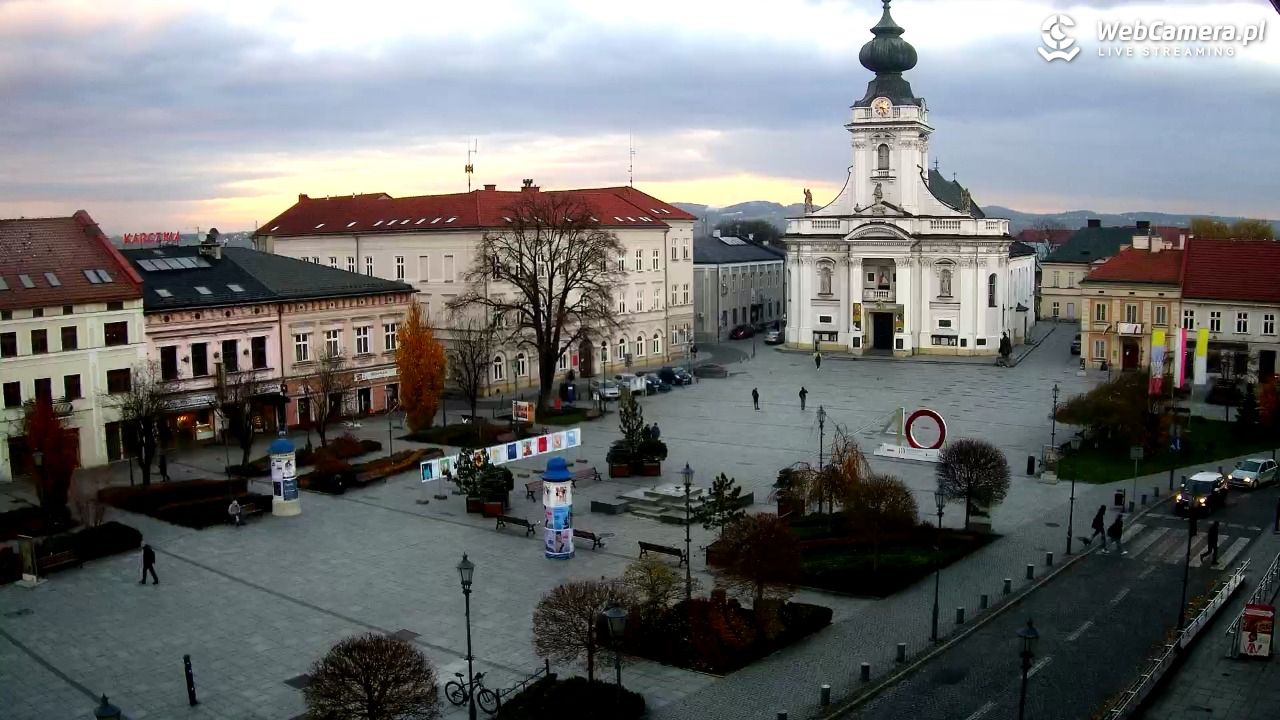 Wadowice - widok na rynek w 4K - 20 listopad 2024, 15:27